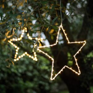 Etoile lumineuse led à suspendre en extérieur pour éclairer avec style vos arbres. Déco lumineuse étoile lumière led. Acheter boutique Paris et en ligne