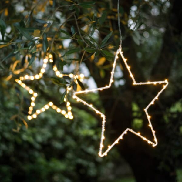 Etoile lumineuse led à suspendre en extérieur pour éclairer avec style vos arbres. Déco lumineuse étoile lumière led. Acheter boutique Paris et en ligne