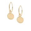 Boucles d'oreille avec pendentif médaille or. Bijou bohème chic en argent et plaqué or fait main. Disponible dans notre boutique à Paris et en ligne