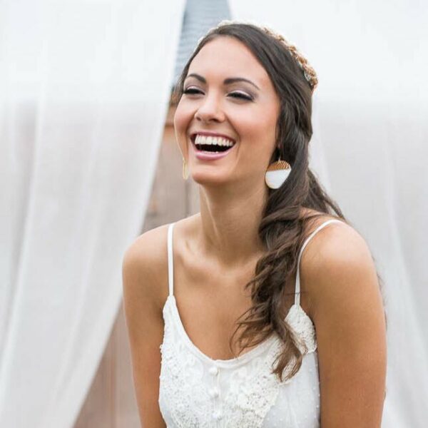 Maquillage Mariage avec ou sans essai à domicile pour mariée par notre maquilleuse pro ou sur le lieu de votre évènement, à Paris et proche banlieue