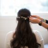 Accessoire de cheveux tiare métallisée feuilles et perles – Image 2