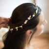 Accessoire de cheveux tiare feuilles et perles. Accessoire de tête pour mariée pour chignon ou couronne ou coiffure wavy. Acheter boutique Paris ou en ligne