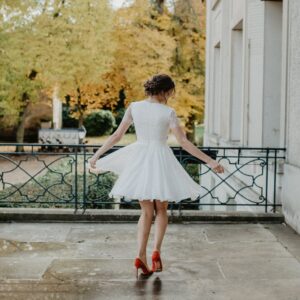 Robe de mariée courte Mila. Robe mariée civile blanche pour la mairie ou soirée. Acheter boutique Paris et en ligne à moins de 500€