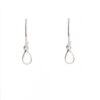 Boucles d'oreille petits anneaux avec pendentif pierre de lune. Bijou bohème chic à petit prix. Disponible dans notre boutique à Paris et en ligne