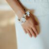 Accessoire Bracelet fleuri Daphné. Accessoires mariage pour bridesmaids ou mariée. Bracelet en fleurs. Acheter en ligne et boutique Paris