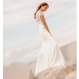 Ensemble de mariée Jules et Rose par Florence M 2020. Robe de mariée moderne et bohème en dentelle créatrice française. Boutique Mariage Paris