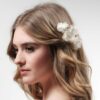 Peigne de fleurs stabilisées blanches orné de strass Poirier. Accessoire de cheveux mariée fleuri pour mariage. Acheter boutique Paris et en ligne