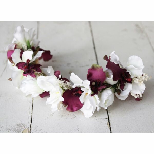 Tiare de fleurs artificielles blanches et bordeaux. Accessoire de cheveux fleuri pour mariée, témoin ou bridesmaid ! Acheter boutique Paris et online