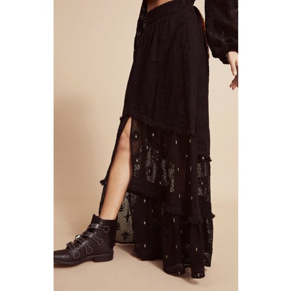 Amenapih Jupe longue noire en dentelle Indicia. Jupe bohème et cowboy à la fois pour femme stylée look automne hiver. Acheter boutique Paris et en ligne
