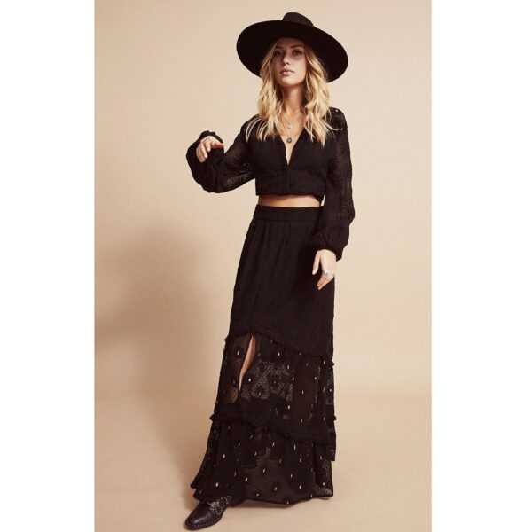 Amenapih Jupe longue noire en dentelle Indicia. Jupe bohème et cowboy à la fois pour femme stylée look automne hiver. Acheter boutique Paris et en ligne