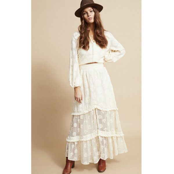Amenapih Jupe longue écru en dentelle Indicia par Amenapih. Robe bohème et cowboy à la fois pour mariée décalée. Acheter boutique Paris et en ligne