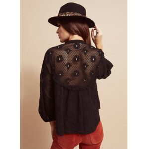 Amenapih Blouse manches longues noire en dentelle Lupin. Top bohème et cowboy à la fois pour femme stylée automne. Acheter boutique Paris et en ligne