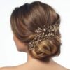 Accessoire de cheveux fleurs dorées et strass Poirier. Bijou de tête mariée doré feuilles, fleurs, perles et strass. Acheter en ligne et boutique Paris