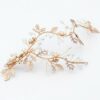 Accessoire de cheveux fleurs dorées et strass Poirier. Bijou de tête mariée doré feuilles, fleurs, perles et strass. Acheter en ligne et boutique Paris