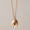 Collier pendentif sculpté et pierre naturelle. Bijou fait main créatrice bijoux style rétro médailles. Acheter boutique Paris et en ligne