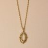 Collier doré pendentif ovale ciselé. Collier retro oriental pour mariée bohème chic. Accessoire mariage. Acheter boutique paris et en ligne