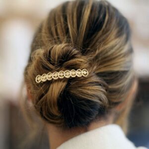 Petite barrette pour cheveux à décor de dentelle dorée. Accessoire de cheveux doré et stylé pour mariage ou quotidien. Acheter boutique Paris et eshop
