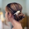 Petit peigne pour cheveux à décor de feuilles dorées. Accessoire de cheveux doré et stylé pour mariage ou quotidien. Acheter boutique Paris et eshop