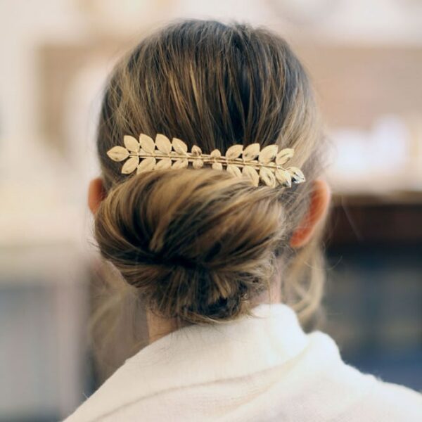 Barrette pour cheveux petites feuilles dorées. Accessoire de cheveux doré et stylé pour mariage ou quotidien. Acheter boutique Paris et eshop