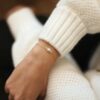 Bracelet fin orné de perles et cristaux. Bijou accessoire mariée créateur fait main en France. Acheter boutique Paris ou en ligne