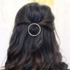 Barrette cheveux clip ronde métallisée. Accessoire de cheveux barrette dorée ou argent. Bijou de tête mariage ou quotidien. Acheter boutique Paris et online