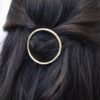Barrette cheveux clip ronde métallisée. Accessoire de cheveux barrette dorée ou argent. Bijou de tête mariage ou quotidien. Acheter boutique Paris et online