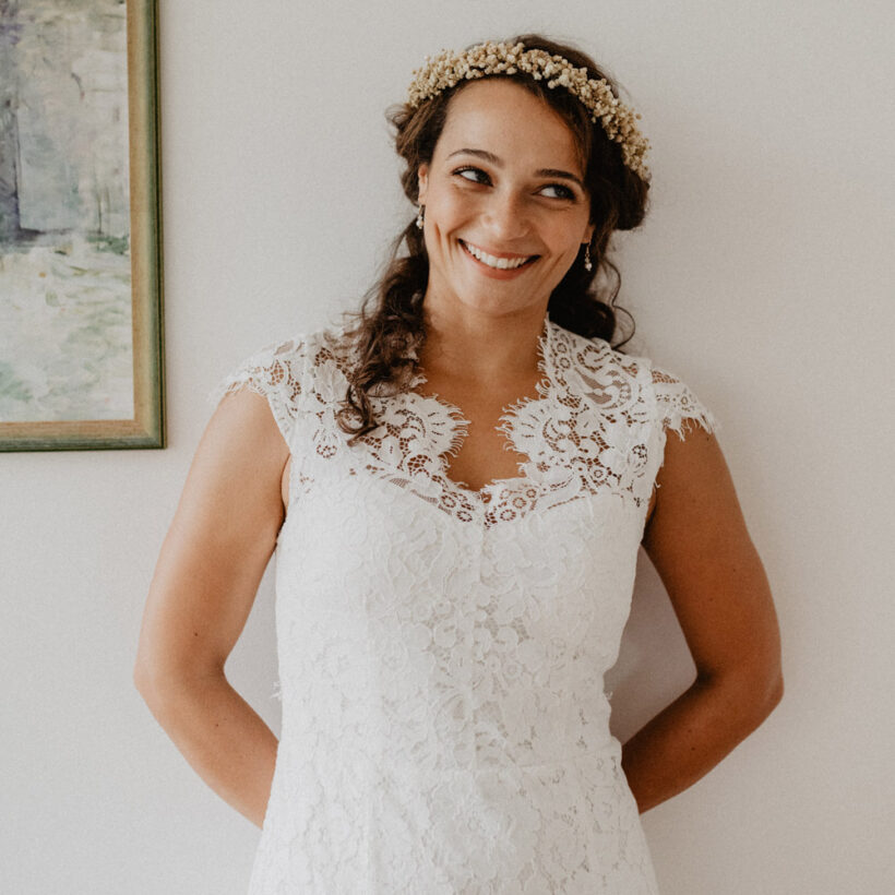 Robe Courte De Mariee En Dentelle Longueur Midi Pivoines And Love