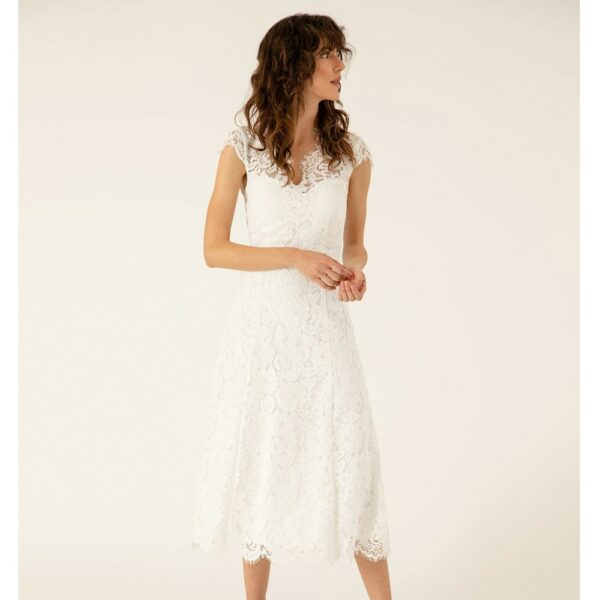 Robe de mariée en dentelle longueur midi . Robe courte mariage civile sans manches. Petits prix. Acheter en ligne et boutique Paris