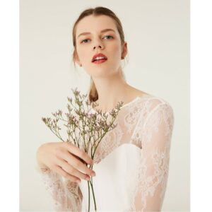 Robe de mariée manches longues tout dentelle. Robe de mariée longue simple et bohème. Petits prix. Acheter en ligne et boutique Paris
