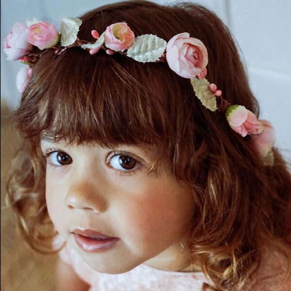 Couronne de fleurs fille Lou Les Petits Inclassables pou look bohème mariage, une fête ou autre cérémonie. Dispo boutique Paris et en ligne