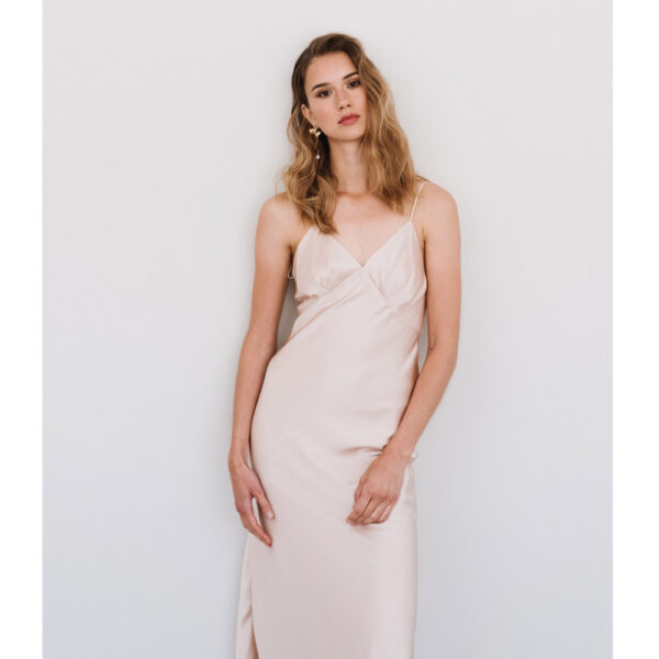By Romance - Robe nuisette rose nude Amy. Robe de mariée ou demoiselle d'honneur couleur nude Acheter boutique Paris et en ligne