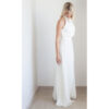 By Romance - Robe de mariée longue plissée Kay. Robe longue blanche tendance. Tenue de mariage stylée. Acheter boutique Paris et en ligne