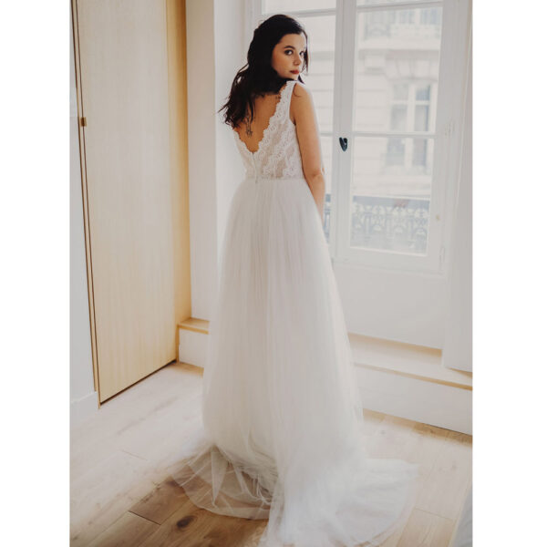 Robe de mariée longue Cassandre Bo'M collection 2021. Essayer RDV boutique mariage à Paris 11ème. Robe dentelle et tulle bohème