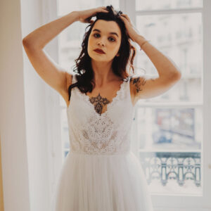 Robe de mariée longue Cassandre Bo'M collection 2021. Essayer RDV boutique mariage à Paris 11ème. Robe dentelle et tulle bohème