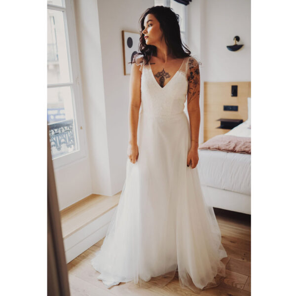 Robe de mariée longue Céleste Bo'M collection 2021. Essayer robe tulle et dentelle boutique mariage Paris sur RDV