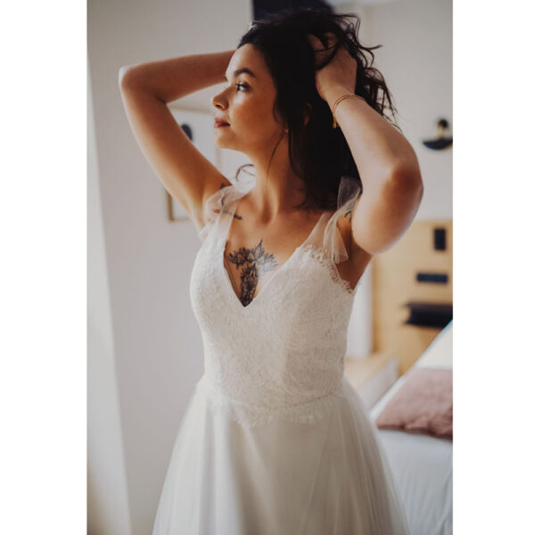 Robe de mariée longue Céleste Bo'M collection 2021. Essayer robe tulle et dentelle boutique mariage Paris sur RDV