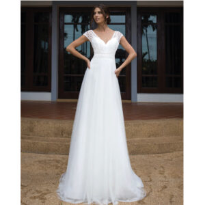 Robe de mariée longue Camille Bo'M collection 2021. Robe bohème chic dentelle simple dans notre boutique mariage à Paris 11ème. Prendre un RDV privé