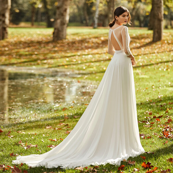 Robe de mariée bohème Obra collection Alma 2021. robe de mariée dentelle et dos nu fluide. Essayer boutique mariage paris