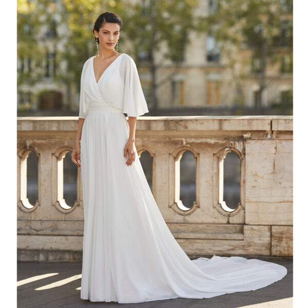 Robe de mariée fluide Wagner collection Alma 2021. robe de mariée cache coeur et dos nu fluide et simple. Essayer boutique mariage paris