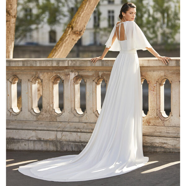 Robe de mariée fluide Wagner collection Alma 2021. robe de mariée cache coeur et dos nu fluide et simple. Essayer boutique mariage paris