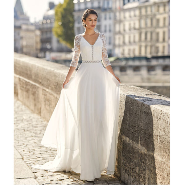Robe de mariée bohème Walysa collection Alma 2021. robe de mariée dentelle et dos nu fluide alma rosa clara. Essayer boutique mariage paris