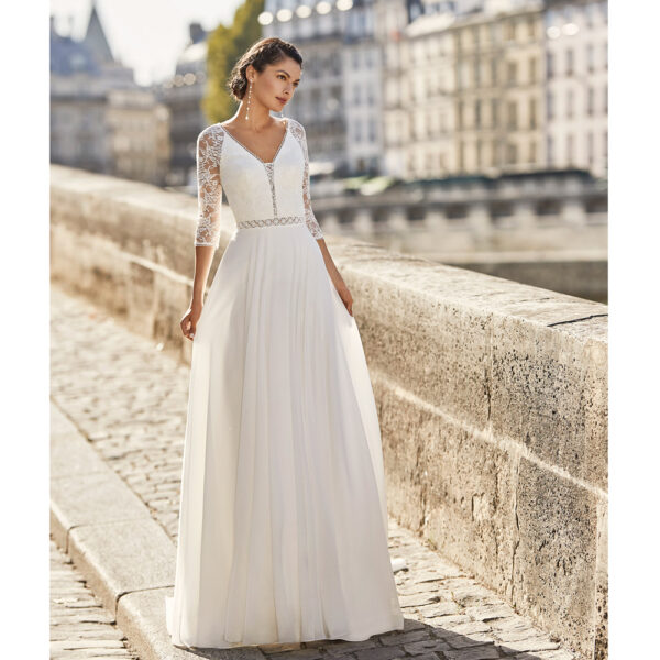 Robe de mariée bohème Walysa collection Alma 2021. robe de mariée dentelle et dos nu fluide alma rosa clara. Essayer boutique mariage paris