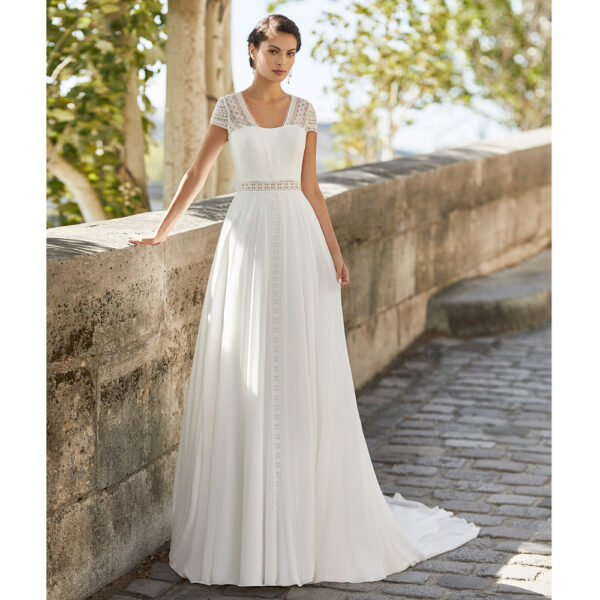 Robe de mariée bohème Welan collection Alma 2021. robe de mariée dentelle et dos nu fluide alma rosa clara. Essayer boutique mariage paris