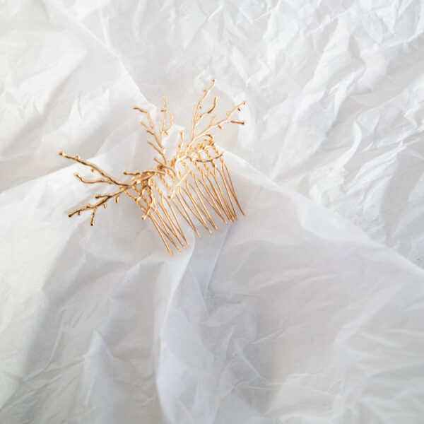 Peigne doré façon branches Ava - petit modèle par créatrice Jeannette. Accessoire cheveux plaqué or doré végétal. Acheter boutique bijoux Paris et en ligne