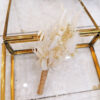 Boutonnière de fleurs stabilisées et séchées ivoire. boutonnière homme mariage blanc ecru ivoire. Acheter site en ligne et boutique Paris