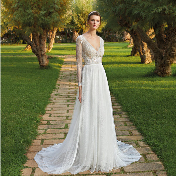 Robe de mariée col V Romance Champêtre. Collection mariage 2021. Boutique mariage concept-store Paris. Essayer RDV privé essayage paris