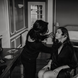 Prestation Coiffure Maquillage Evénement à domicile. coiffeuse maquilleuse pro pour soirée, évènement. Réserver prestation beauté
