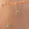 Collier plaqué or orné de trois pierres naturelles ciselées. Bijou bohème chic petits prix. Acheter dans notre boutique à Paris et en ligne