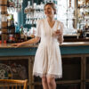 Robe de mariée courte blanche ivoire et dentelle Dominika. Robe mariage civil dos nu. Acheter boutique paris et en ligne