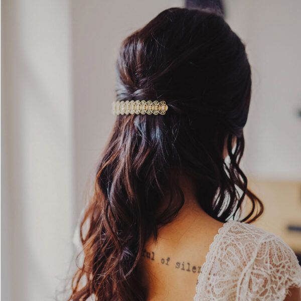 Barrette pour cheveux décor dentelle rétro dorée